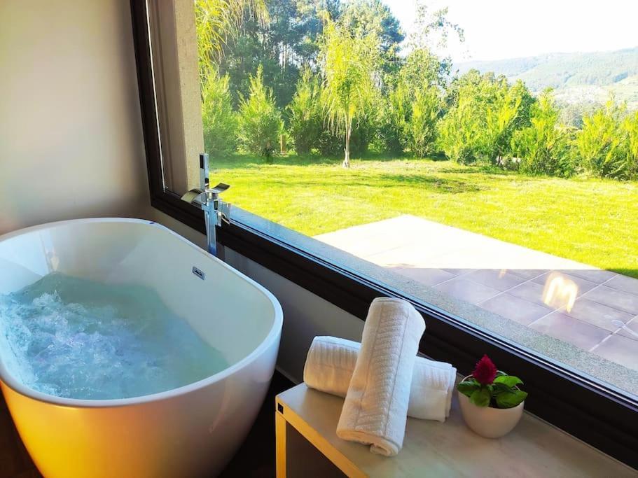 Casa Nueva En Vigo Rural Mos Con Jacuzzi Y Chimenea Para Escapada Romantica Pontevedra Zewnętrze zdjęcie